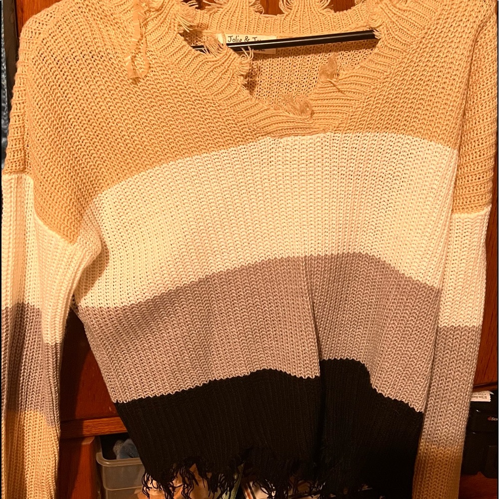 Cute sweater, size medium, airy and so comfortable.